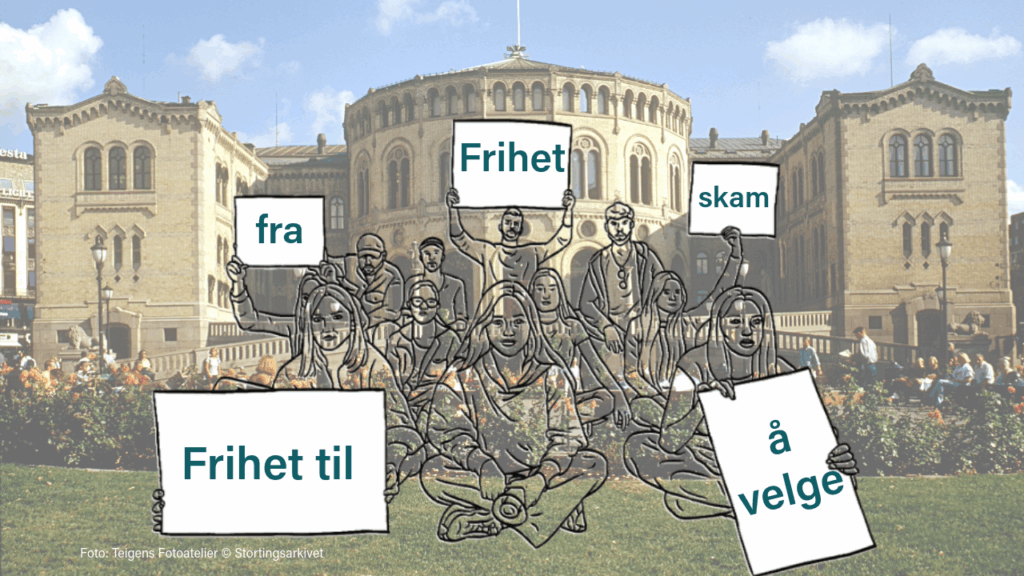 Fotografi av Stortingsbygningen. Oppå fotografiet er det en strektegning av en gruppe unge mennesker, hvor fem av de holder oppe hver sin plakat. På plakatene står det: Frihet fra skam – Frihet til å velge