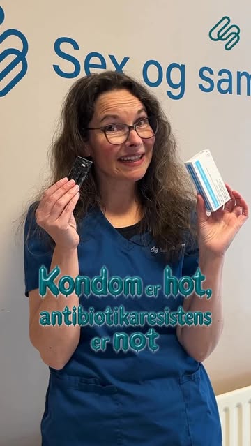 I dag kom @folkehelseinstituttet sin årsrapport for seksuelt overførbare infeksjoner og den viser: 

I 2025 var det 22 297 tilfeller med klamydia. 
📉 Dette er en nedgang på 4% fra 2024. 

65% av de som blir smittet med klamydia er under 25 år. Men nedgangen er likevel tydelig i denne aldersgruppen 

📉 Nedgangen i antall meldte tilfeller i aldersgruppen 20-24 år er:
👉 9 % hos kvinner
👉 6% hos menn.

Nedgangen fra 2023 til 2024 var på 22 % hos kvinner og blant menn 19%. Så dette er gode nyheter! 
 
Når det kommer til gonoré, er det fortsatt nedgang i heteroseksuell smitte.
📉 Hele 26% nedgang hos kvinner som er smittet heteroseksuelt. 

👨‍🦰 Derimot er det fortsatt høyest gonorésmitte hos menn som har sex med menn, men tallene faller også her hos de yngste. Høyeste tall er nå blant menn som har sex med menn og som er over 30 år. 
 
Vil du vite mer om smittetallene for 2025?
Se FHI sin årsrapport for seksuelt overførbare infeksjoner. 

Og husk:

Kondom er hot 🔥�Antibiotikaresistens er not 🚫